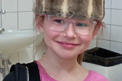 dekle-in-polhovka-Small